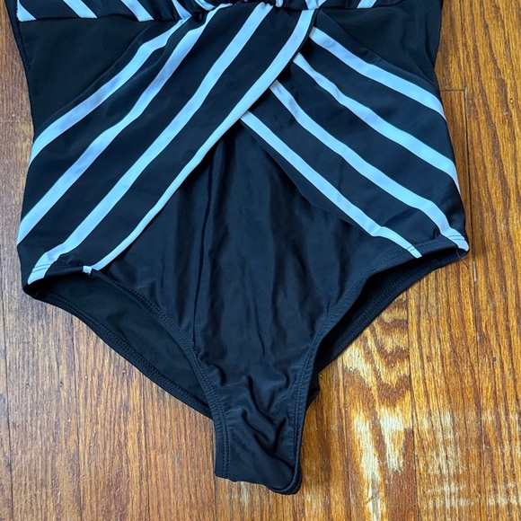 Black and White Diagonal Striped Swimsuit Medium - Picture 4 of 7